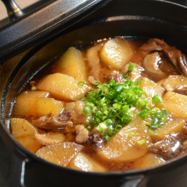 ストウブで「牛すじ大根」
