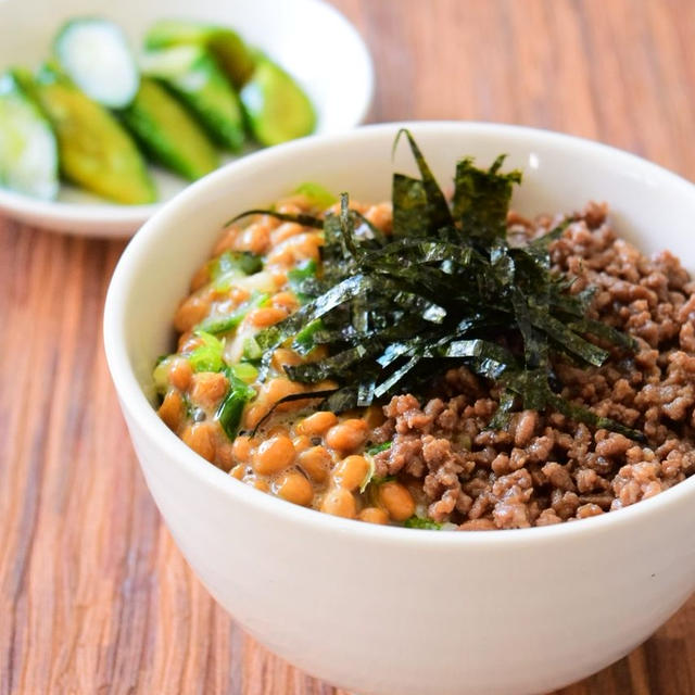 ねぎ入り納豆と肉そぼろ丼のレシピ