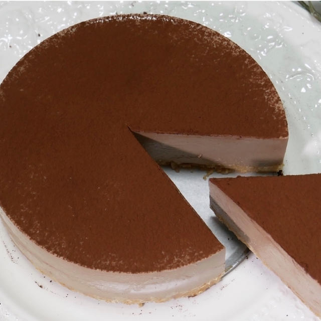 オーブン不要で簡単！『チョコレートレアチーズケーキ』の作り方