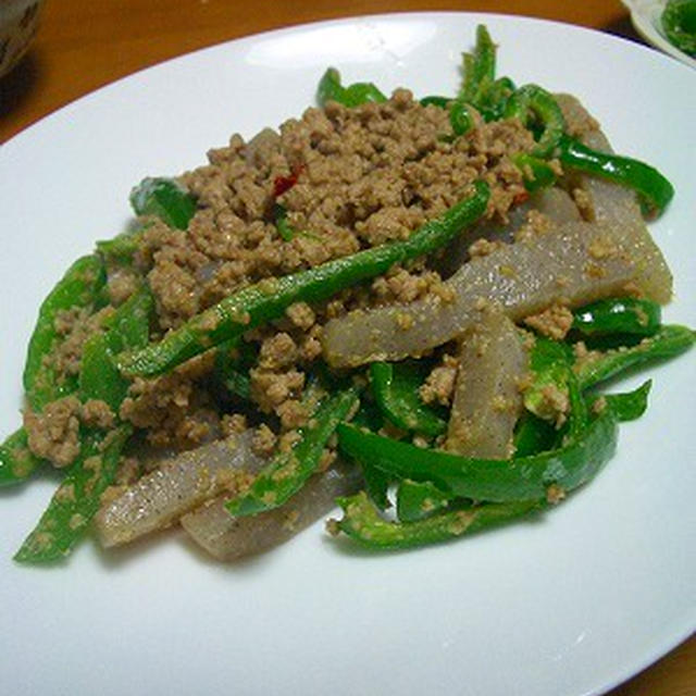 ピーマンとこんにゃくの胡麻肉味噌炒め