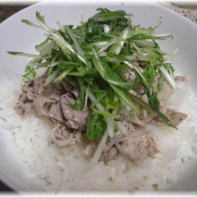 ある日の我が家の素朴ご飯♪　～豚しゃぶと水菜の梅しそ丼～