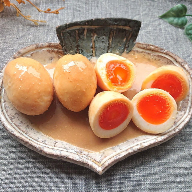 見た目も味も魅力的すぎる♪味噌とみりん漬け煮卵