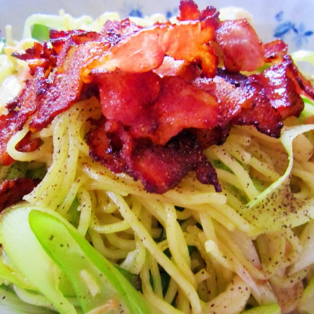 春休みの簡単ランチに♪カリカリベーコンのお葱たっぷり塩焼きそば