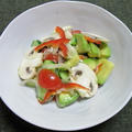 アボカド入り野菜サラダ