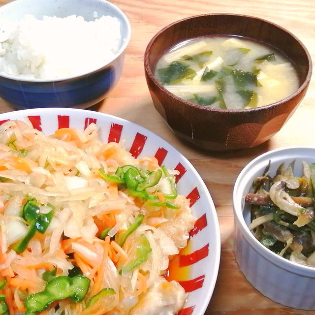 めんつゆで鶏むね肉の南蛮漬けとピーマンの味噌煮定食