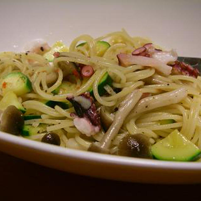 たことズッキーニのパスタ