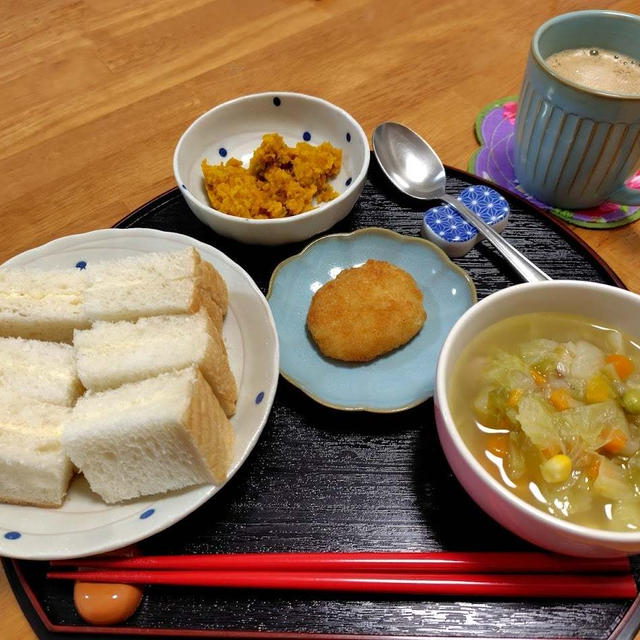 野菜スープとマーガリンサンド