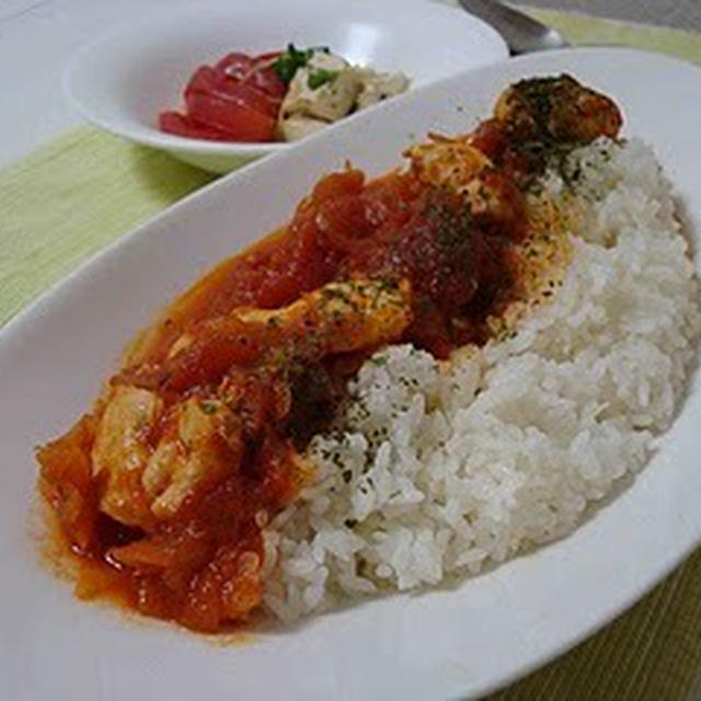 鶏ささみのトマトソース煮とお豆腐のグリル／ご飯、お豆腐とトマトのサラダ（Chicken Breast Simmered in Tomato Sauce with Grilled Tofu or Steamed Rice, and Tomato and Tofu Salad）