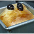 黒豆パン。クリームチーズ入りでしっとり〜?