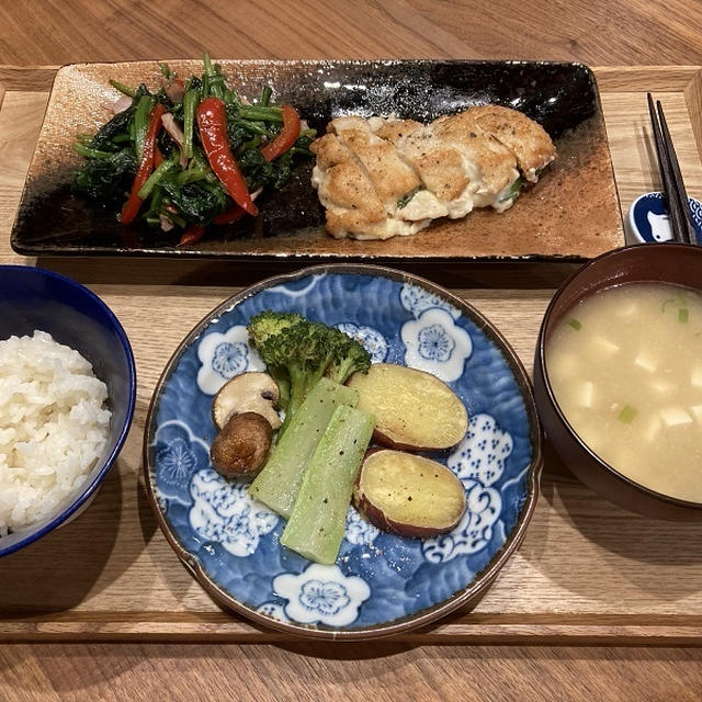 【献立】鶏むね肉の大葉&チーズはさみ焼き、ほうれん草とパプリカとハムのバターソテー、焼き野菜、納豆汁