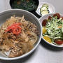 牛丼とコールスローサラダ