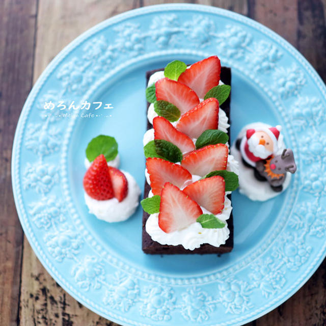 ホットケーキミックスで作るクリスマスのチョコレートケーキ☆超しっかり生地でデコレーション自由！混ぜて焼くだけ♪