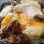 フライパンで作る「すき焼き丼」のレシピ。