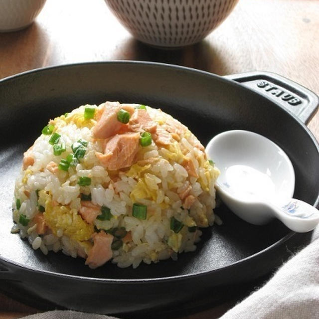 博多風とんこつ味の鮭炒飯と、鮭雑炊 ～プチッとごはんズで♪