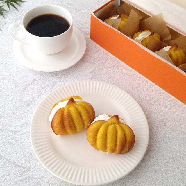 かぼちゃマドレーヌのチーズクリームサンド