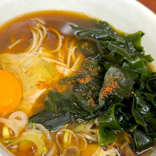 立ち蕎麦行脚「信州生そばみのがさ神田和泉町店のわかめそば」