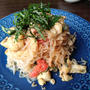 糸こん使ってヘルシーに♡鶏皮の旨味たっぷり〜糸こん明太パスタ