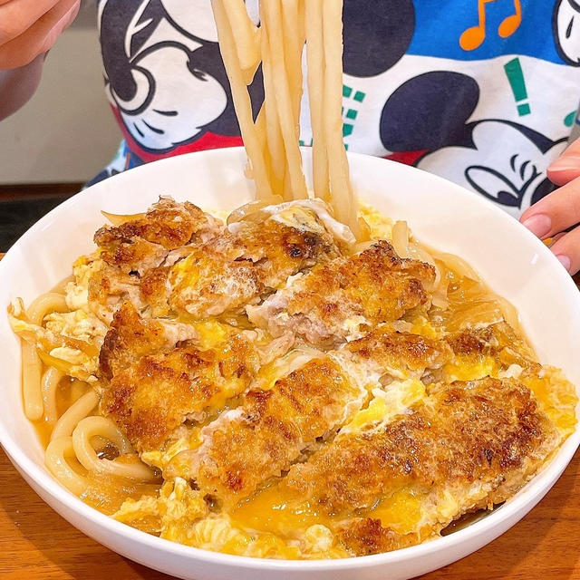 ランチはカツ丼うどんです！！