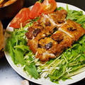 【水菜と鶏ソテーのサラダ】皮はパリパリ、中はジューシーの鶏もも肉は、シャキシャキ水菜と死ぬほど合う。