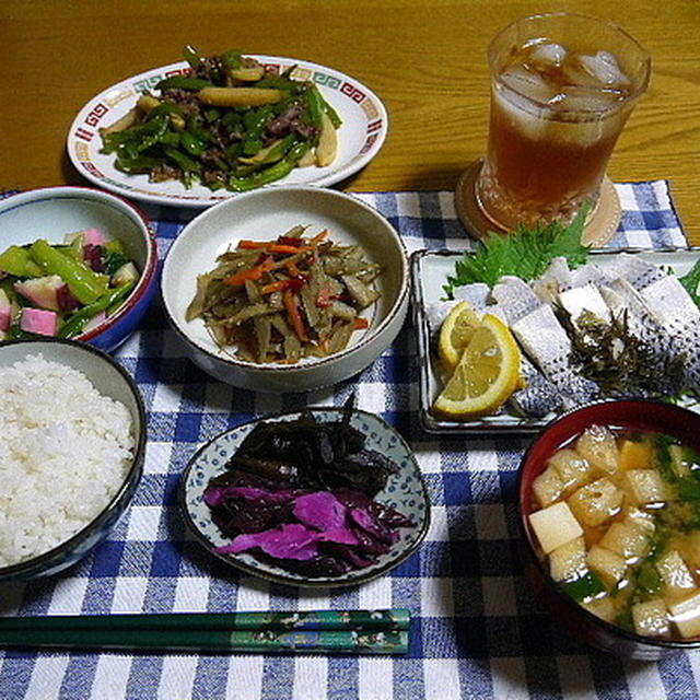 【夕食】こはだの酢漬け・青椒肉絲風炒め物・きんぴらごぼう…