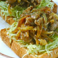 切り落とし肉と野菜でボリューミィうまソースで味付け簡単！お弁当にもオススメがっつり肉サンド。