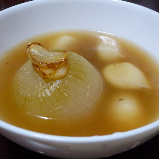 丸ごと玉ねぎとほくほくニンニクのスープ By ぷにさん レシピブログ 料理ブログのレシピ満載