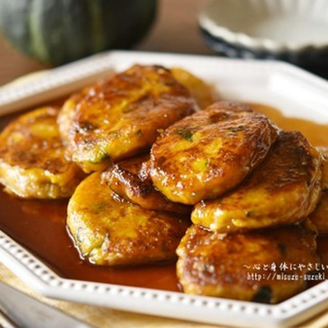 混ぜて焼くだけ♪かぼちゃと豆腐のヘルシーおやき
