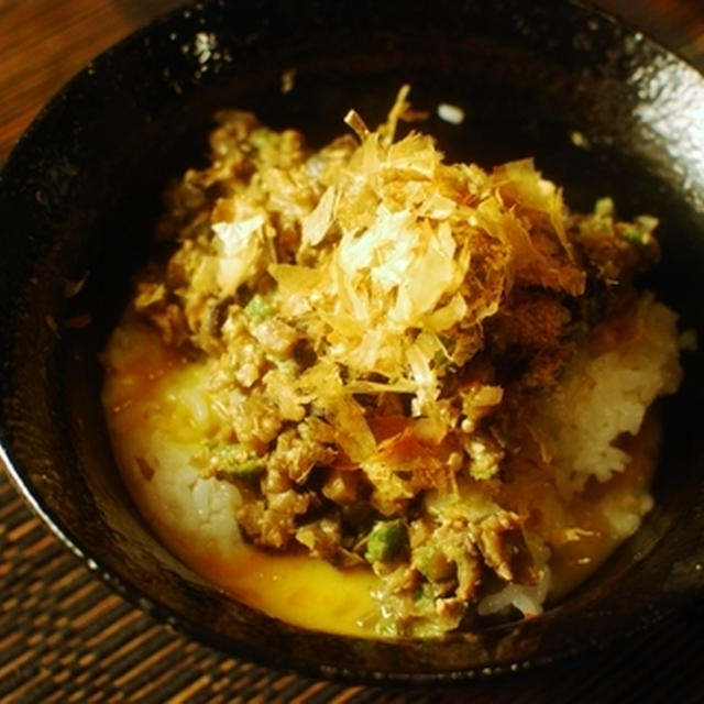 肉無しでもおいしい　茄子味噌卵かけご飯