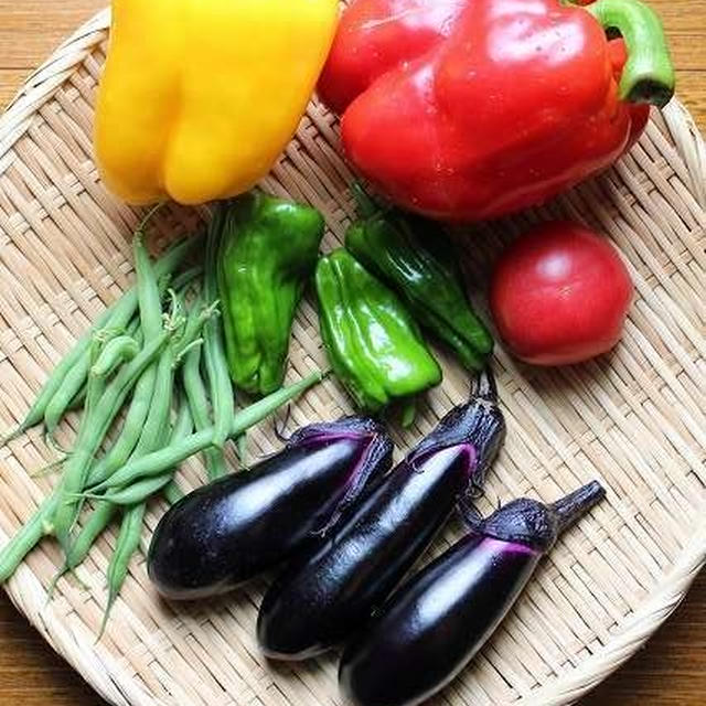 頂いたお野菜　ピクルスとか、茄子の煮びたしとか