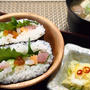 ランチに簡単！酢飯で海鮮おにぎらず