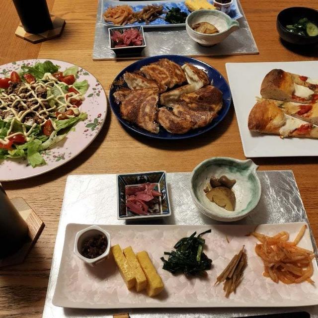 昼はタイフェスでタイカレーとか。夜は家で簡単に並べて晩酌
