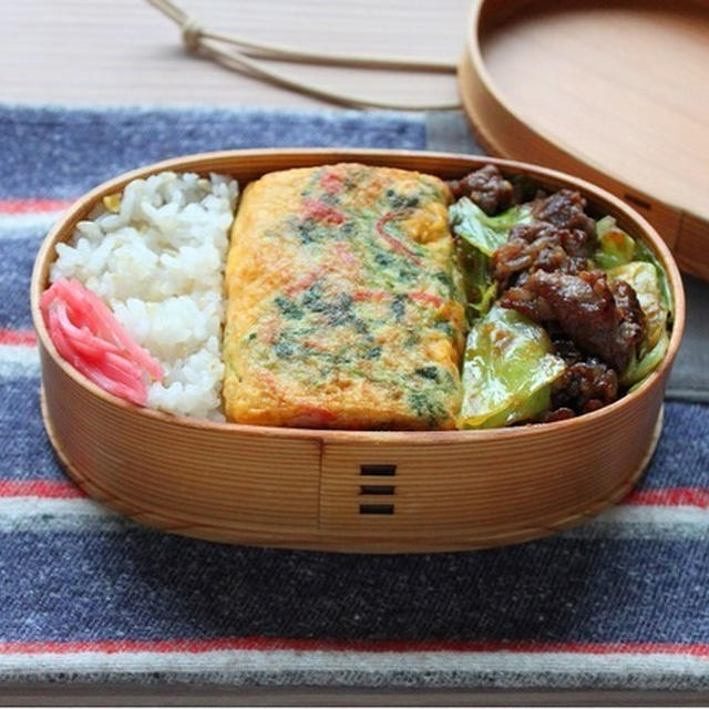 2品弁当「牛こまホイコーロー」「かに玉風卵焼き」ボリューム中華弁当