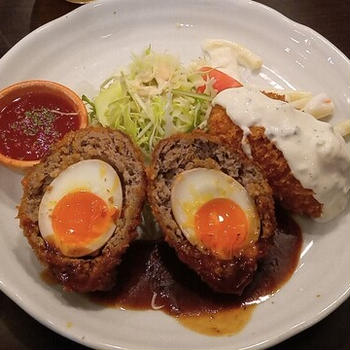 洋食 小林でスコッチエッグ定食（巣鴨）。