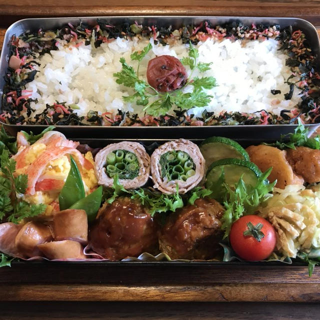 お弁当（梅ちりめんと梅干し）
