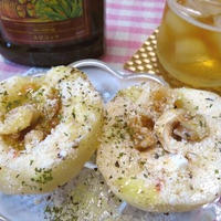 桃とナッツのチーズサラダ　マイヤーズサワ―で♪