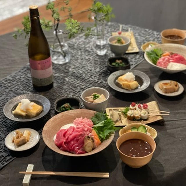 手巻き寿司の残り物で、海鮮丼の夜ごはん