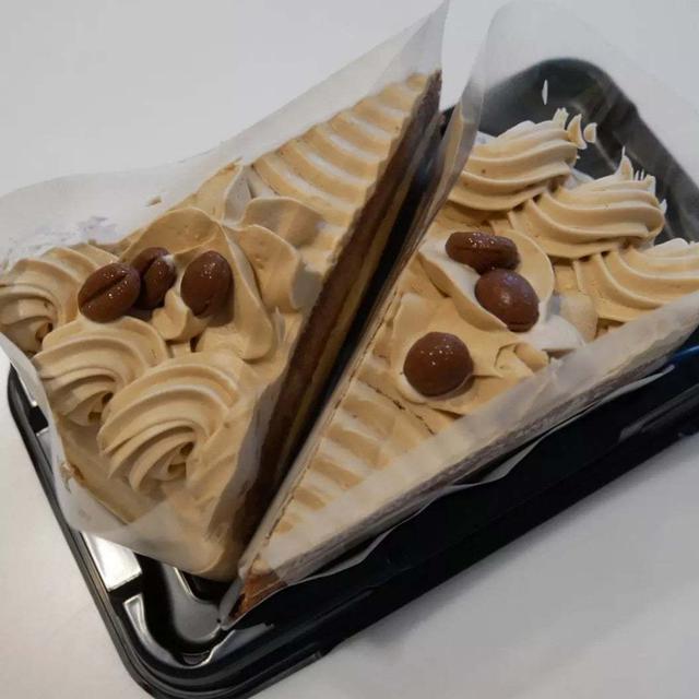 山崎製パン×雪印メグミルク、雪印コーヒー風味ケーキ
