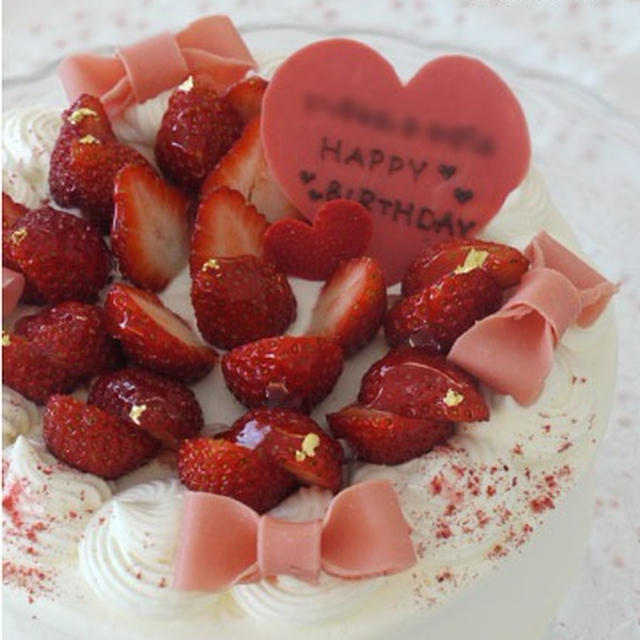 赤とピンクのケーキ