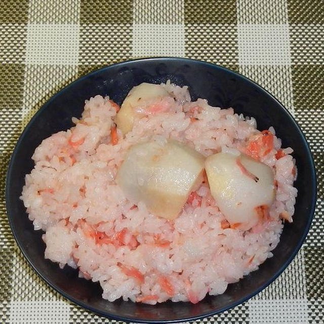 里芋と桜エビの炊き込みご飯