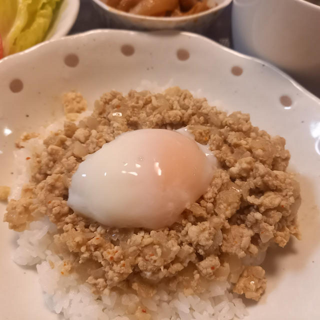 鶏ひき肉でさっぱり温玉のせ挽肉スパイスカレー