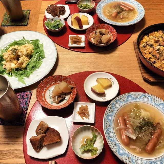 ムール貝のパエリア、ポテトサラダと小鉢6品ときゃべつのコンソメスープで晩酌