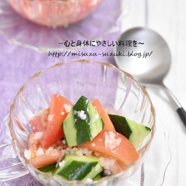 デザート感覚でいただく♪きゅうりとトマトのはちみつレモンサラダ