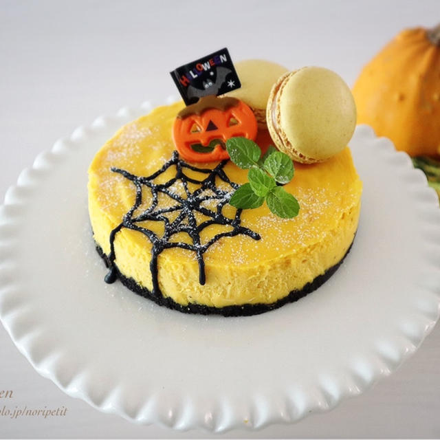 【ハロウィン】ミキサーで1発‼︎混ぜて焼くだけ♡かぼちゃのベイクドチーズケーキ