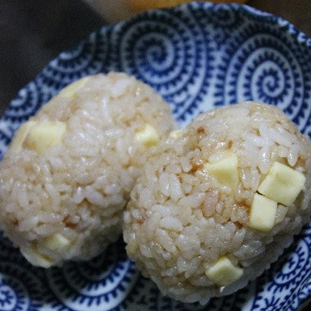 4月27日　　おかかチーズにぎり