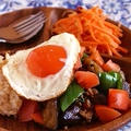 豚と野菜のエスニック炒め丼