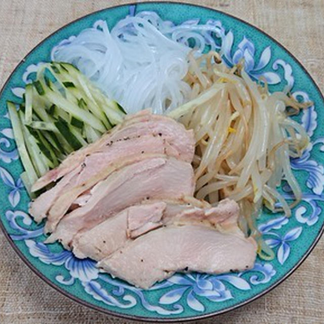 鶏むね肉ともやし他の中華サラダ