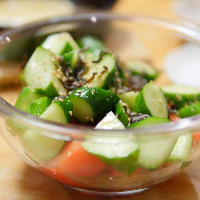【レシピ】夏のスピードサラダはこれで決まり。きゅうりとトマトの塩昆布サラダ