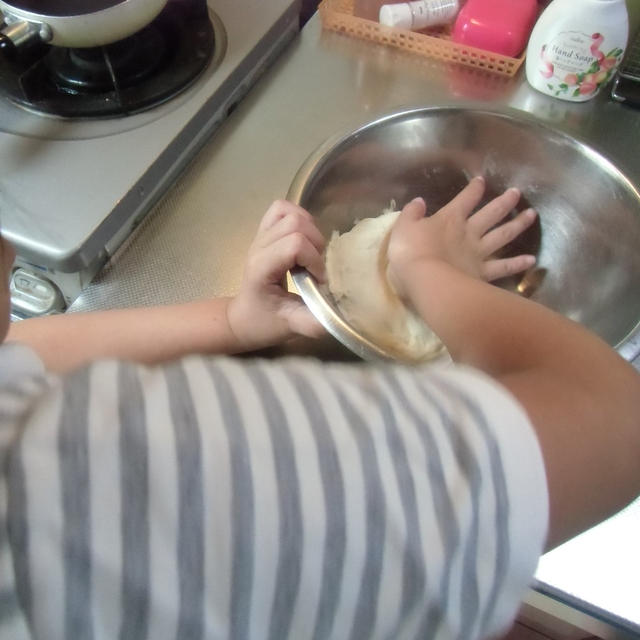 くもりときどき晴れ　　たまねぎと煎り黒豆のごはん