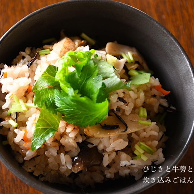 鳥取名産あご入り鰹ふりだしで炊き込みご飯とふろふき大根