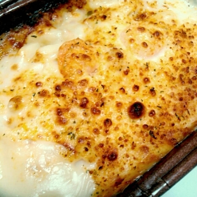 ランチにアクリブランドこんがりと焼いたえびグラタンを食べたよ